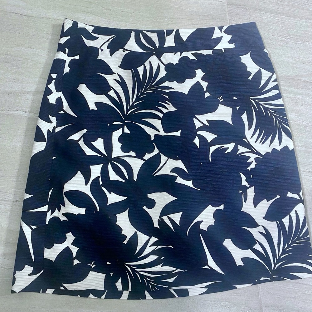 Ann Taylor Navy and White Floral Skirt